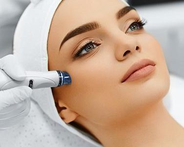 Na czym polega dermabrazja i mikrodermabrazja?